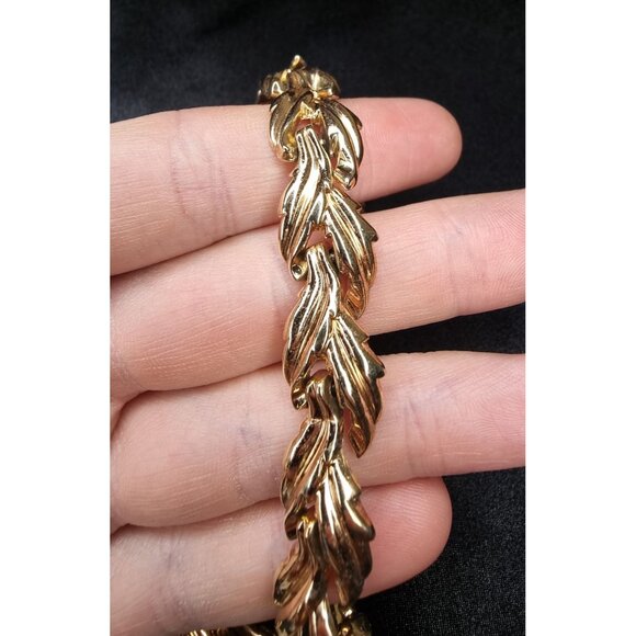 Vintage TRIFARI 1950s Gold-Tone Necklace With Textured Leaf Design - Picture 3 of 5